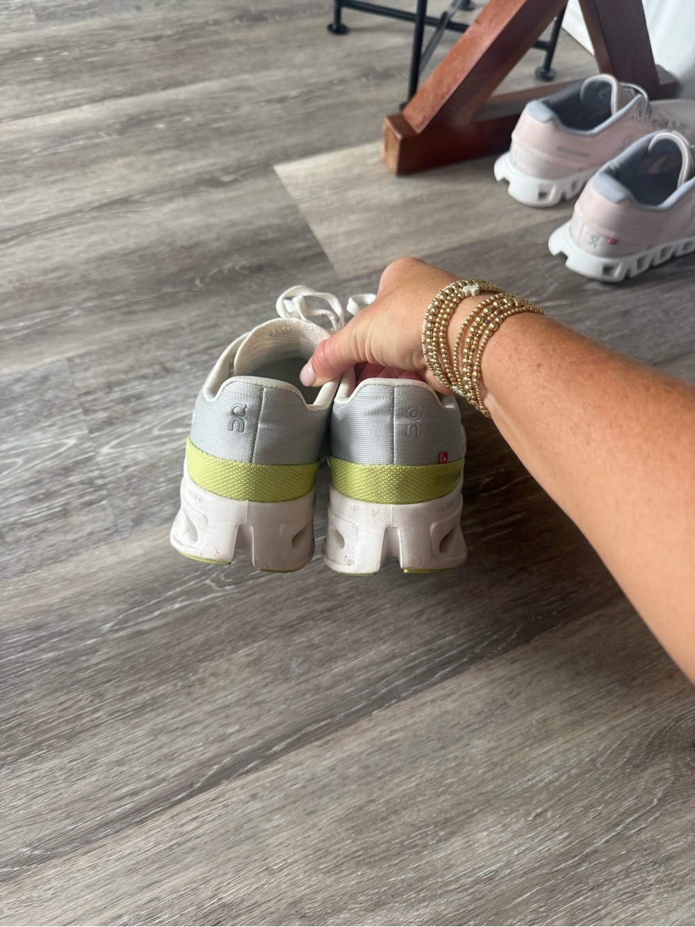 On Cloud eclipse Running Shoes in white/sand with Lime Accents - Picture 4 of 7